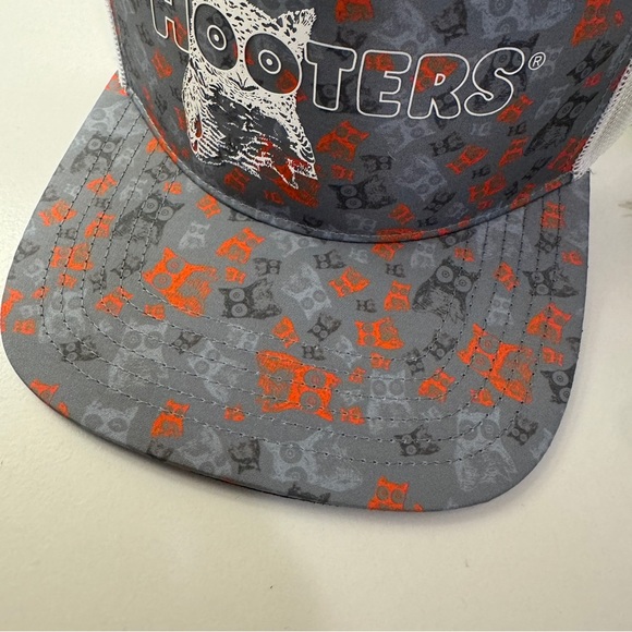 HOOTERS Design Logo Owl Mesh Baseball Trucker Cap Hat NWT - Picture 5 of 10